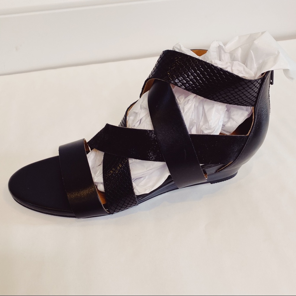 SOFT black sandals
